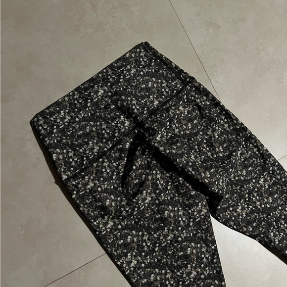 Lululemon confetti legging 7/8 size 4 - Picture 6 of 7